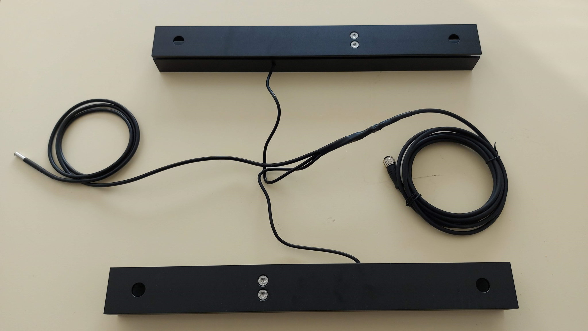 Brood-chamber temperature and humidity sensor