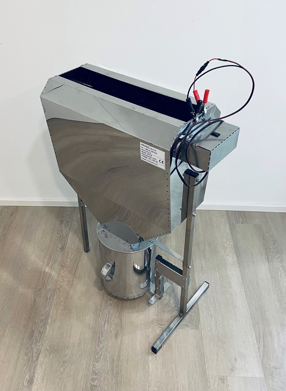 50 cm Bee Remover with Foot Pedal for Movable-Frame Hives